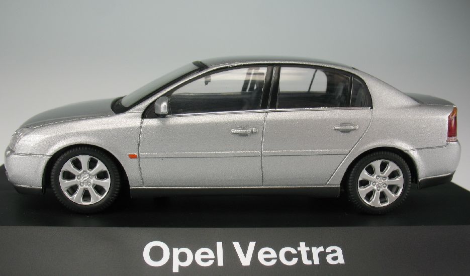 nuevo en OVP-maqueta de coche Schuco-Opel Signum-plata metálica 1:43